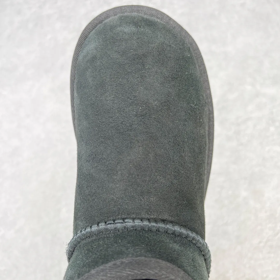 Pick up locally 💰520 UGG Zhou Dongyu's same style 6109 classic autumn and winter sheep fur integrated snow boots. All shoes are made from ZP. Longfeng A-grade Australian imported sheep fur integrated men's and women's boots. Brand OEM production line. Fully follow the ZP process. OEM original pattern maker. Adhering to the principle of no original shoes and no development selection. Pay attention to every detail. The most authentic version on the market TREADLITE "Light Wing" technology outsole Lightweight/durable/flexible/pile type [solemn after-sales commitment] If there are major quality problems such as degumming/broken bottom within one month, we will directly replace it with a new one for you! Size: 35 36 37 38 39 40 41 42 43 44 45 Coding: by2936050